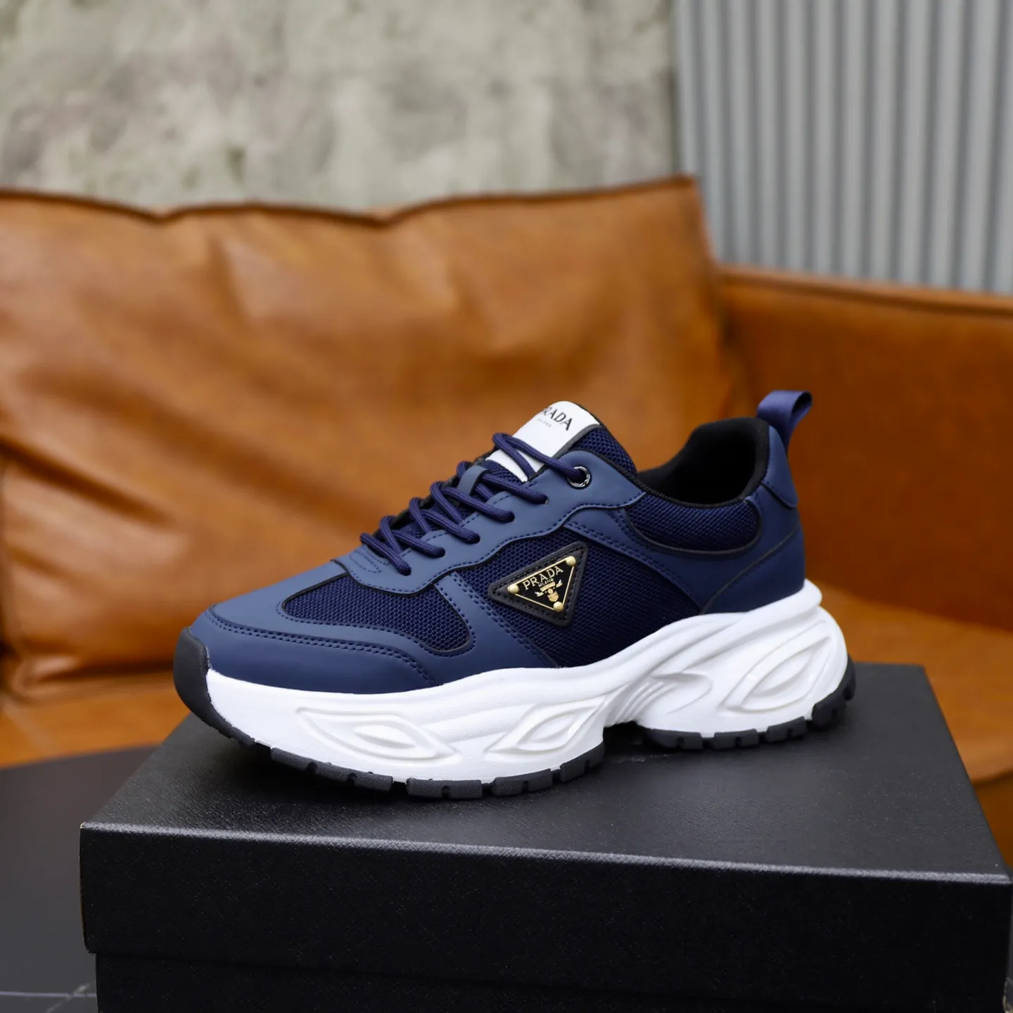 Ex-factory price: 462💰🙅‍♂️🙅‍♂️🙅‍♂️ Brand: PRADA Standard code: 38-44 (45 customized) Grade: Same as the official website Material: Original material splicing Comfortable and breathable lining Lightweight and wear-resistant sports outsole Style category: Men's fashionable casual shoes Running sneakers Distinguished luxury brand elements Top luxury Color: actual picture color